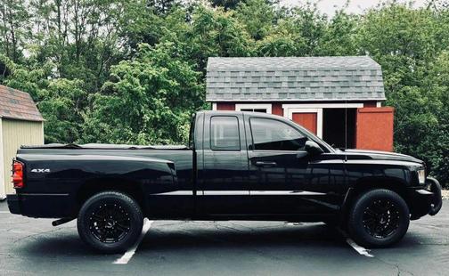 Brilliant Black Crystal Pearlcoat 2010 Dodge Dakota Big Horn/Lone Star