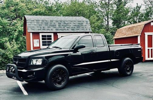 Brilliant Black Crystal Pearlcoat 2010 Dodge Dakota Big Horn/Lone Star