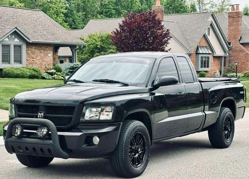 Brilliant Black Crystal Pearlcoat 2010 Dodge Dakota Big Horn/Lone Star