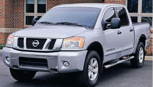 Radiant Silver Metallic 2010 Nissan Titan XE