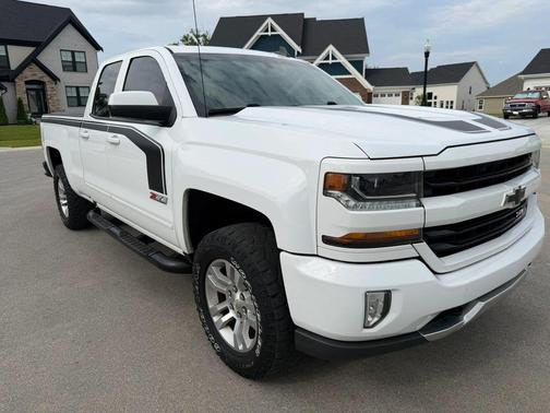 Summit White 2017 Chevrolet Silverado 1500 2LT