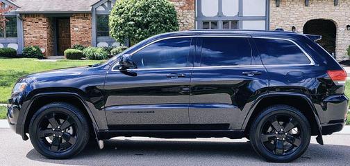 Brilliant Black Crystal Pearlcoat 2015 Jeep Grand Cherokee Altitude