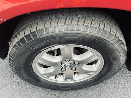 Red 2006 Toyota Highlander Sport