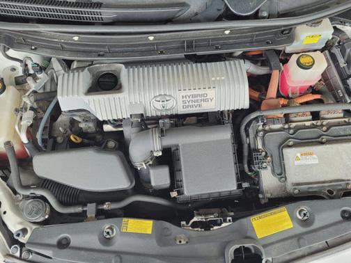 2010 Toyota Prius III