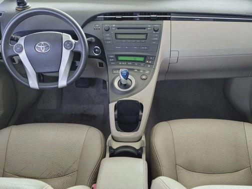2010 Toyota Prius III