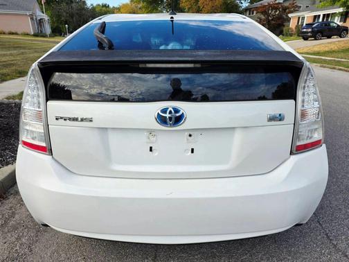2010 Toyota Prius III