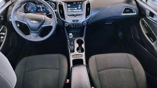 Summit White 2018 Chevrolet Cruze LT
