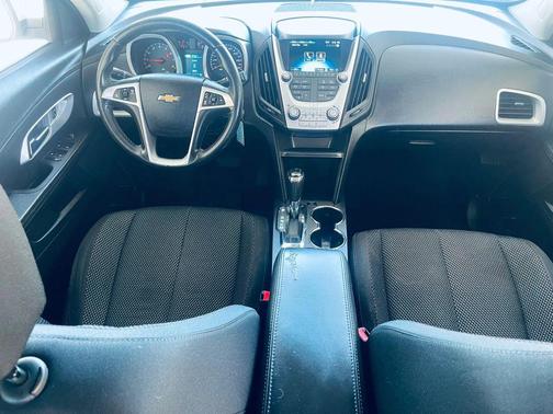 White 2017 Chevrolet Equinox 1LT