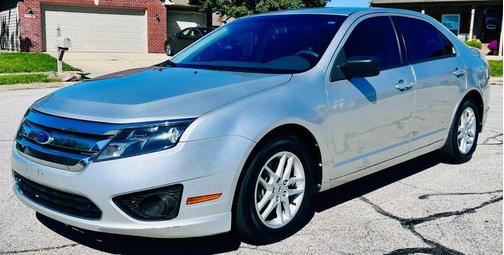 Ingot Silver Metallic 2012 Ford Fusion SE