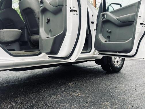 Avalanche 2011 Nissan Frontier S