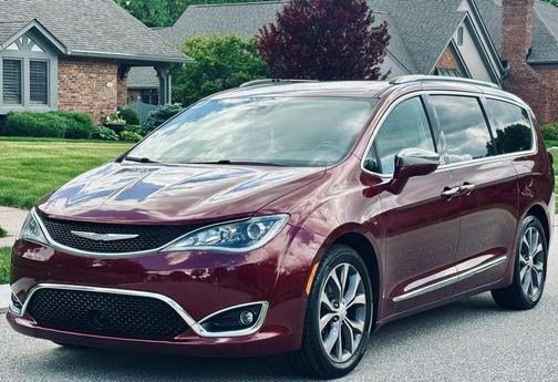 Velvet Red Pearlcoat 2018 Chrysler Pacifica Limited