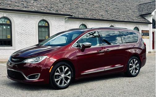 Velvet Red Pearlcoat 2018 Chrysler Pacifica Limited