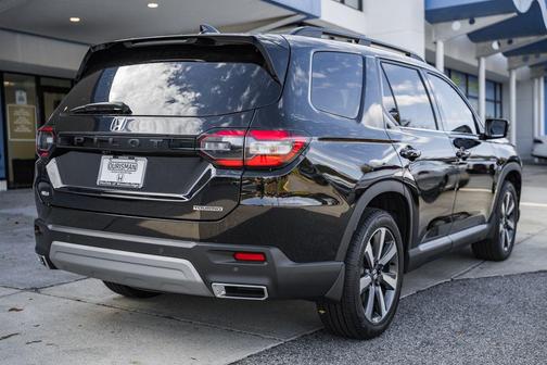 2025 Honda Pilot Touring 8-Passenger