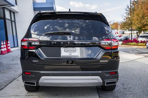 2025 Honda Pilot Touring 8-Passenger
