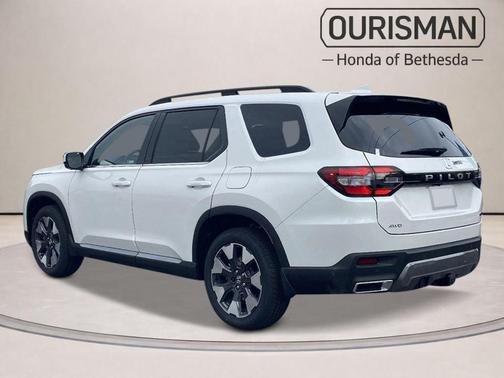 Platinum 2026 Honda Pilot Touring 8-Passenger