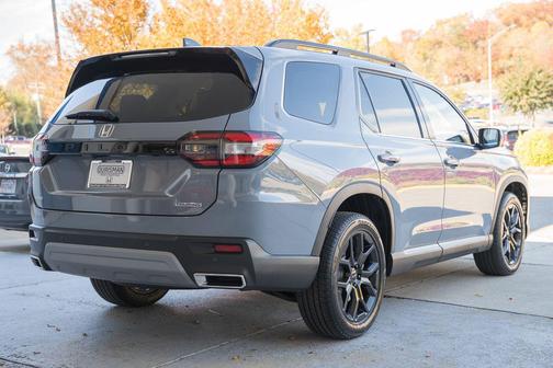 2025 Honda Pilot Touring 8-Passenger