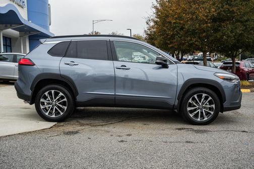 2025 Toyota Corolla Cross XLE