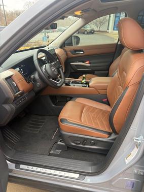 Boulder Gray Pearl 2025 Nissan Pathfinder Platinum 4WD