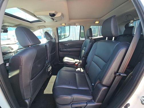Platinum White Pearl 2020 Honda Pilot AWD Elite