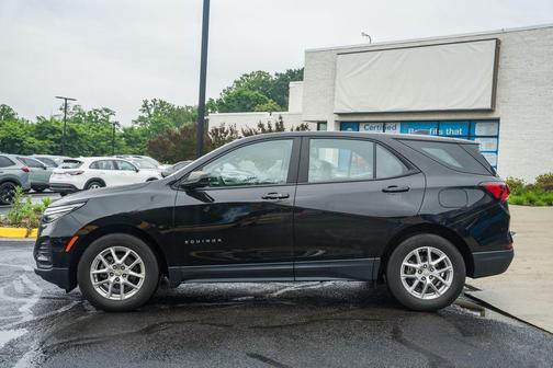 Mosaic Black Metallic 2022 Chevrolet Equinox LS