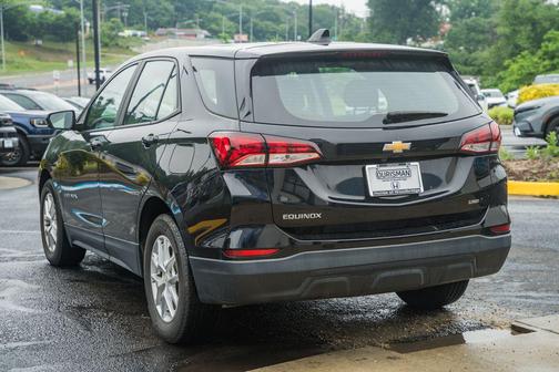 Mosaic Black Metallic 2022 Chevrolet Equinox LS