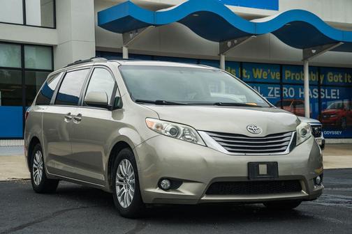 Creme Brulee Mica 2015 Toyota Sienna XLE