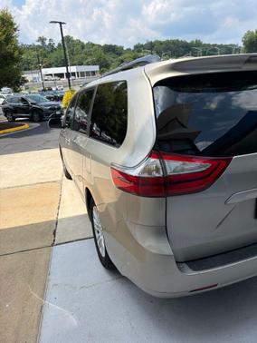 Creme Brulee Mica 2015 Toyota Sienna XLE