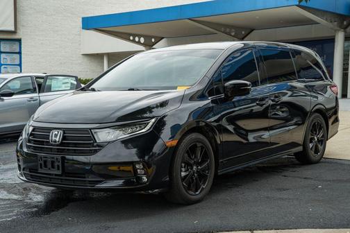 Crystal Black Pearl 2023 Honda Odyssey Sport