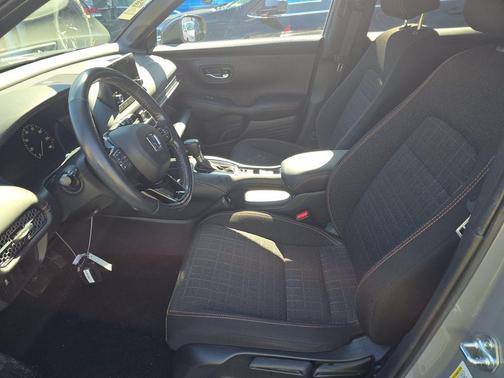 Lunar Silver Metallic 2023 Honda HR-V AWD Sport