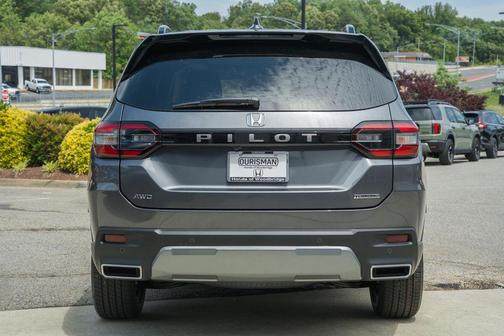 Modern Steel Metallic 2026 Honda Pilot Touring 8-Passenger