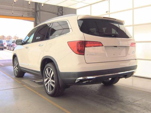 White Diamond Pearl 2017 Honda Pilot Elite