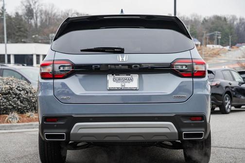 2025 Honda Pilot Touring 8-Passenger