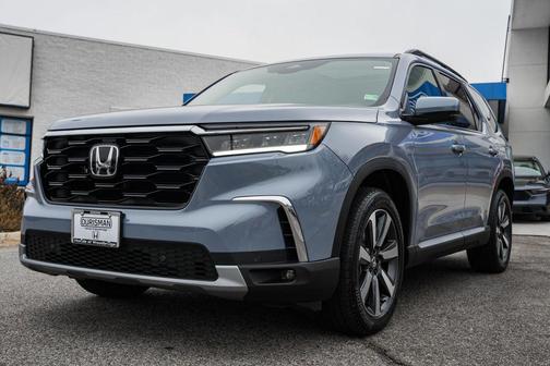 2025 Honda Pilot Touring 8-Passenger