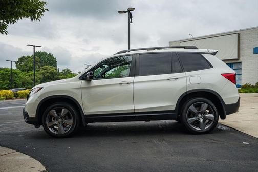 White Diamond Pearl 2019 Honda Passport Touring
