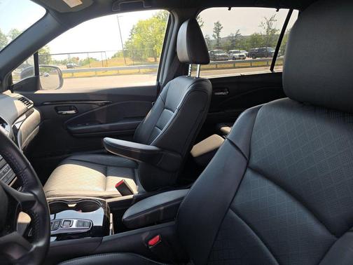 White Diamond Pearl 2019 Honda Passport Touring