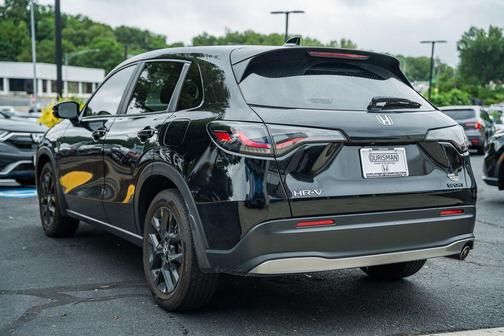 Crystal Black Pearl 2025 Honda HR-V AWD Sport