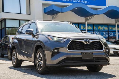 Magnetic Gray Metallic 2023 Toyota Highlander XLE