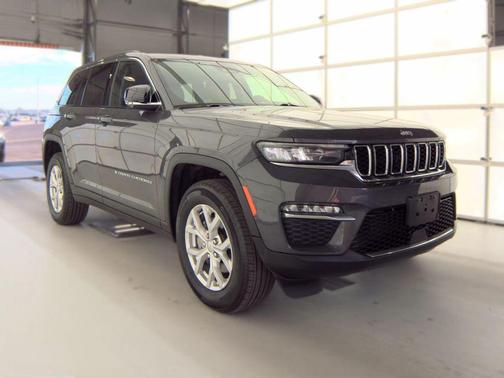 Baltic Gray Metallic Clearcoat 2023 Jeep Grand Cherokee Limited