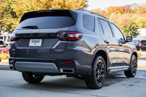 2025 Honda Pilot Touring 8-Passenger