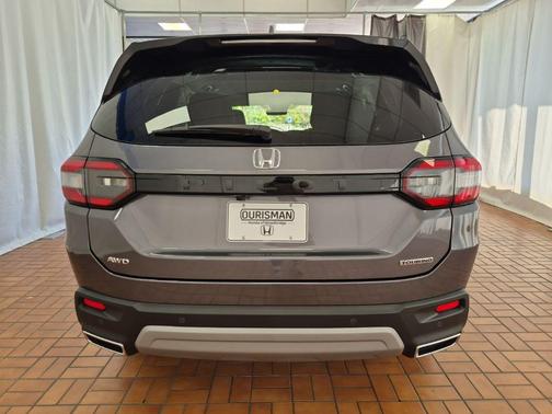 2025 Honda Pilot Touring 8-Passenger