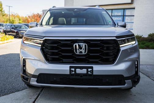 2025 Honda Pilot Touring 8-Passenger