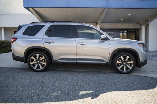 2025 Honda Pilot Touring 8-Passenger