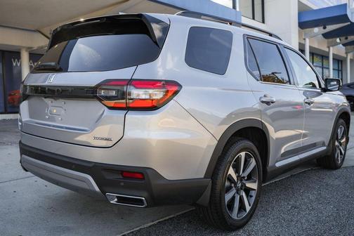 2025 Honda Pilot Touring 8-Passenger