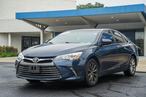 Parisian Night Pearl 2017 Toyota Camry XSE