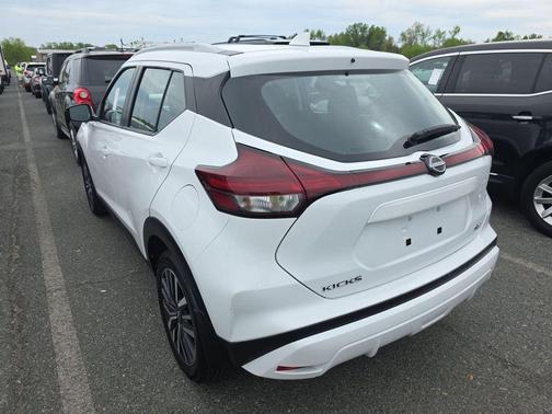 Fresh Powder 2022 Nissan Kicks SV