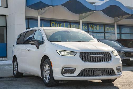 2024 Chrysler Pacifica Touring L