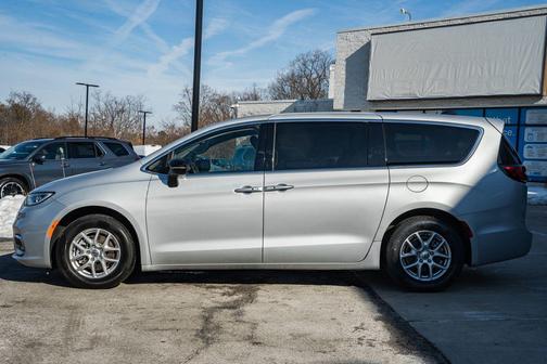 2024 Chrysler Pacifica Touring L