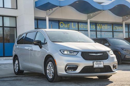 2024 Chrysler Pacifica Touring L