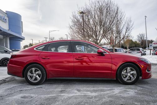 2022 Hyundai SONATA SE