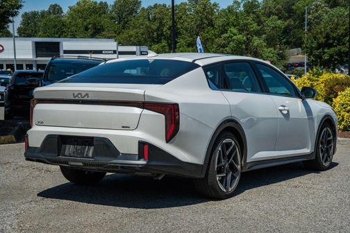 Snow White Pearl 2025 Kia K4 GT-Line